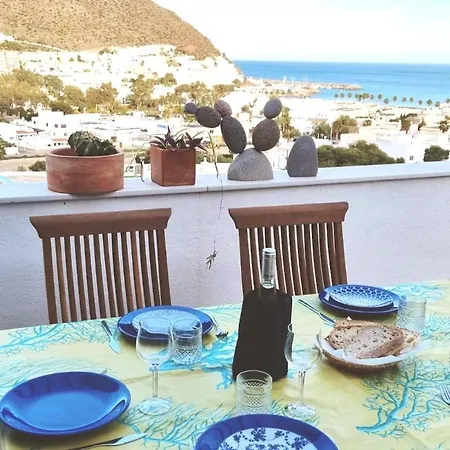 Independiente Con Piscina, Terraza Y Vistas Al Mar Y Montana Holiday home *