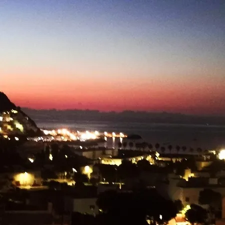 Independiente Con Piscina, Terraza Y Vistas Al Mar Y Montana Holiday home *